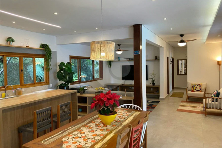 Casa à venda com 3 quartos, sendo 2 suítes,  em Boracéia, São Sebastião, SP