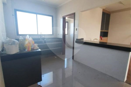 Apartamento Cobertura, no Condomínio Porto Sol.