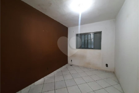 Casa térrea para Jardim Bandeirantes.