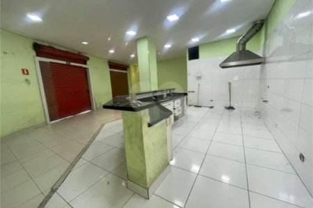 Ponto Comercial de Esquina Imperdível na Saúde / SP! Visibilidade Total para Seu Negócio!