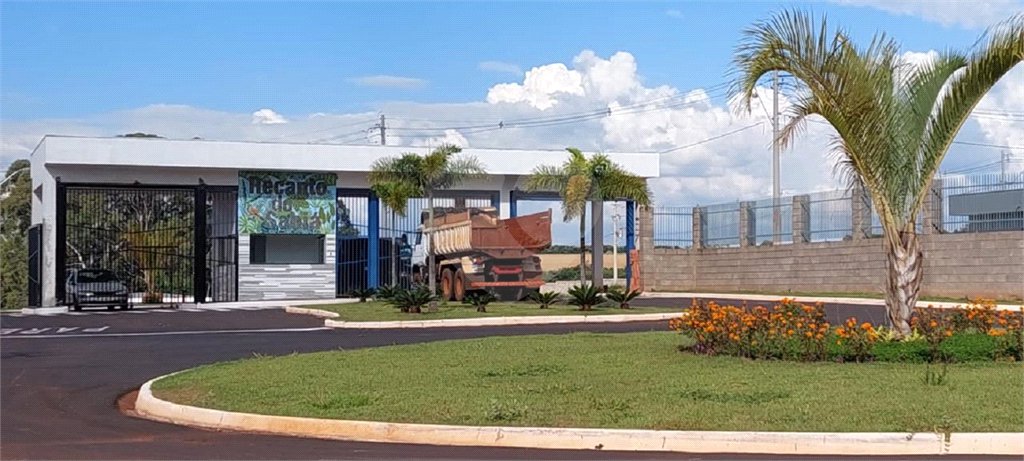 TERRENO À VENDA NO CONDOMÍNIO RECANDO DO SABIÁ.