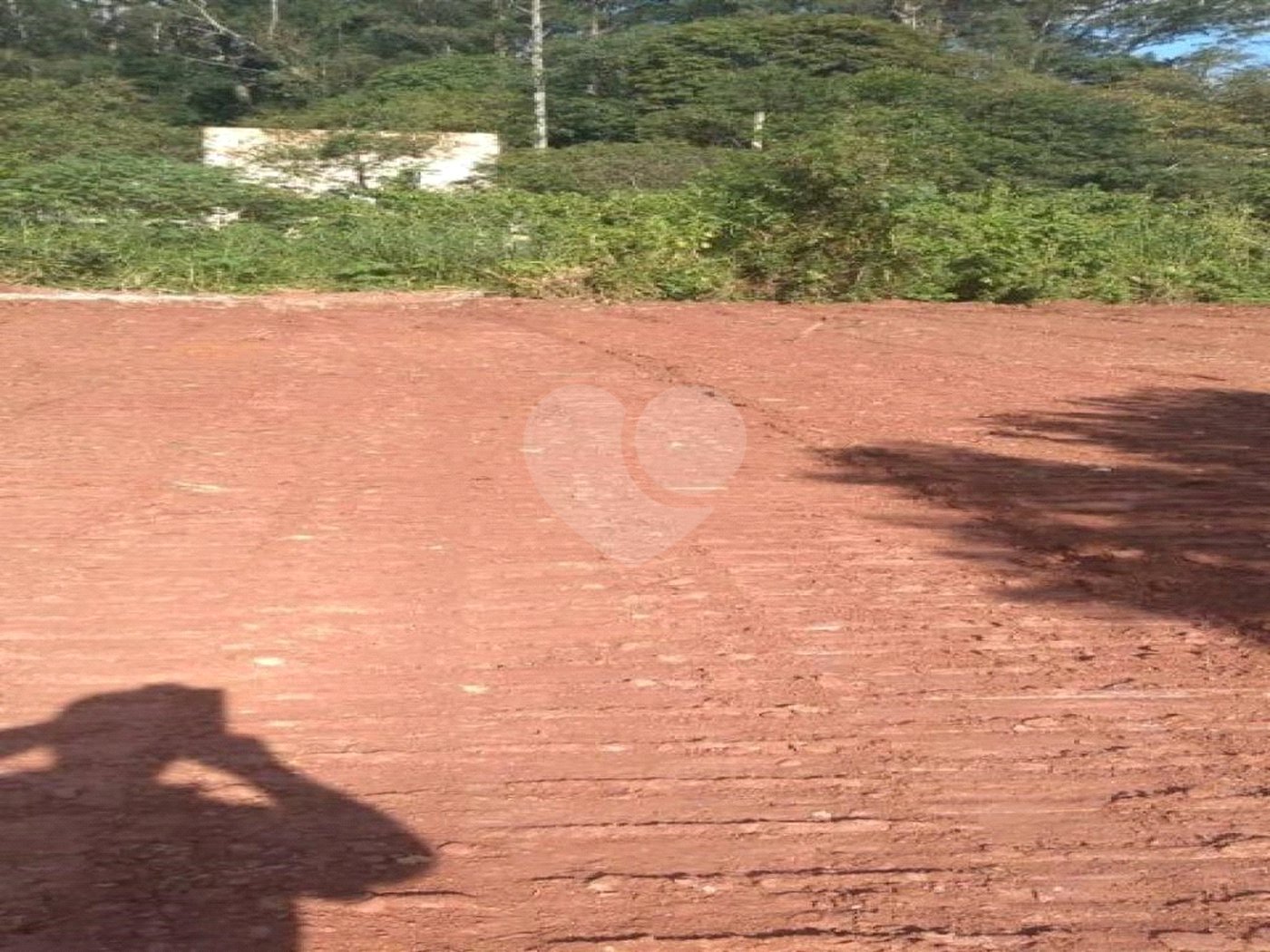 Terreno plano, com 12.000 M² disponivel para construção. Venha fazer uma visita.