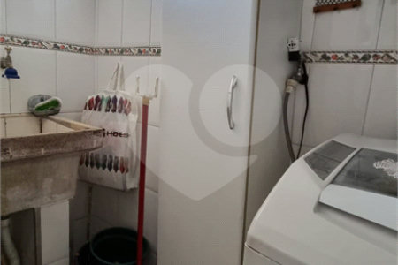 Apartamento à Venda na Bela Vista com 60m², Excelente Localização e Potencial de Reforma