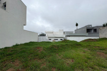 Lote à venda no Condomínio Village Damha IV