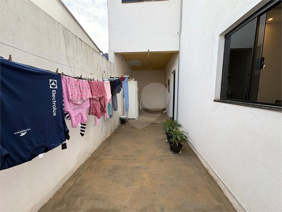 CASA A VENDA N EMBARÉ