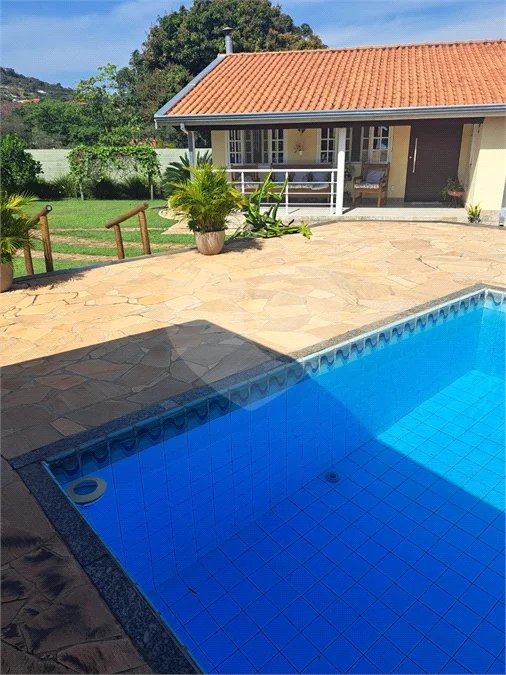Casa Ampla com 5 Dormitórios, Piscina e Lazer Completo em Terreno de 1.260 m²