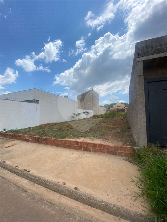 Terreno com 250,00 m² de área total.