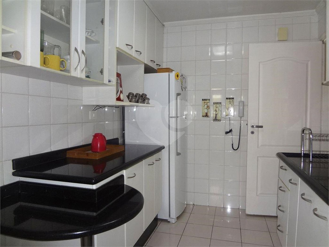 COBERTURA COM PISCINA E CHURRASQUEIRA NA CASA VERDE.