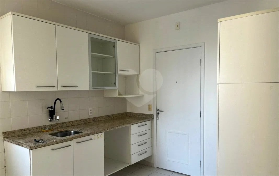 Excelente apartamento de 3 dormitórios, sendo uma Suíte e 2 vagas de garagem.
