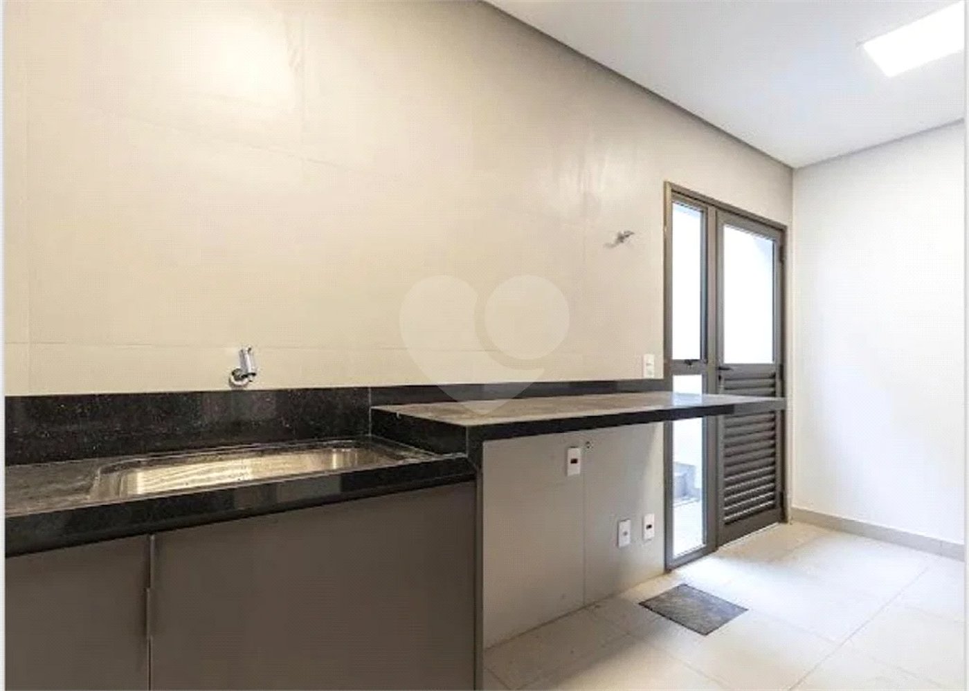 Casa de Condomínio com 3 Quartos e 3 banheiros à Venda, 100 m² por R$ 585.000 - Aceita Permuta