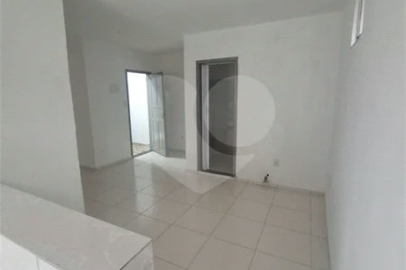 SOBRADO TIPO APARTAMENTO COM 1 QUARTO PARA LOCAÇÃO 42m² - SANTISSIMO