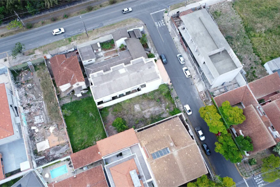 Terreno 300m² à Venda próximo ao centro á poucos metros da Avenida Champagnat
