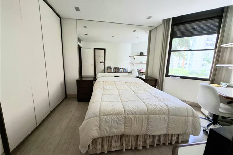 Apartamento, a venda, com 300m² de área privativa, 4 suítes, 4 vagas - Santana / SP