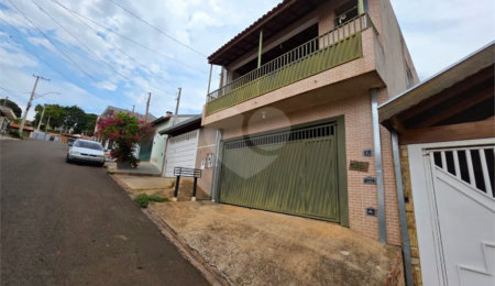 Casa à venda com 4 quartos, sendo 2 suítes,  em Jardim Medeiros, São Carlos, SP