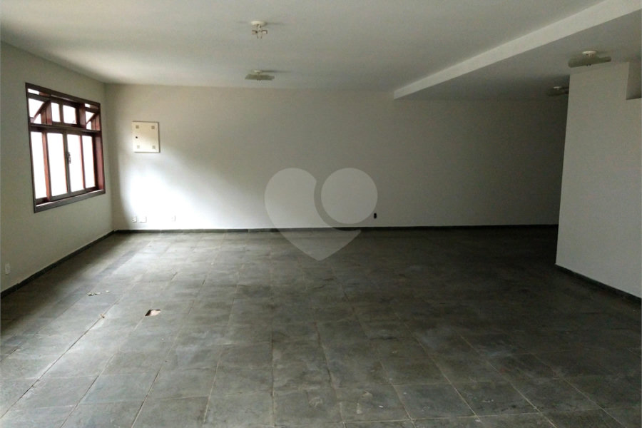 SOBRADO DE 426,0 M² COM 04 SUITES, SALÃO DE FESTAS, 06 VAGAS,06 BANHEIROS E PISCINA PARA LOCAÇÃO OU VENDA NO BARRO BRANCO