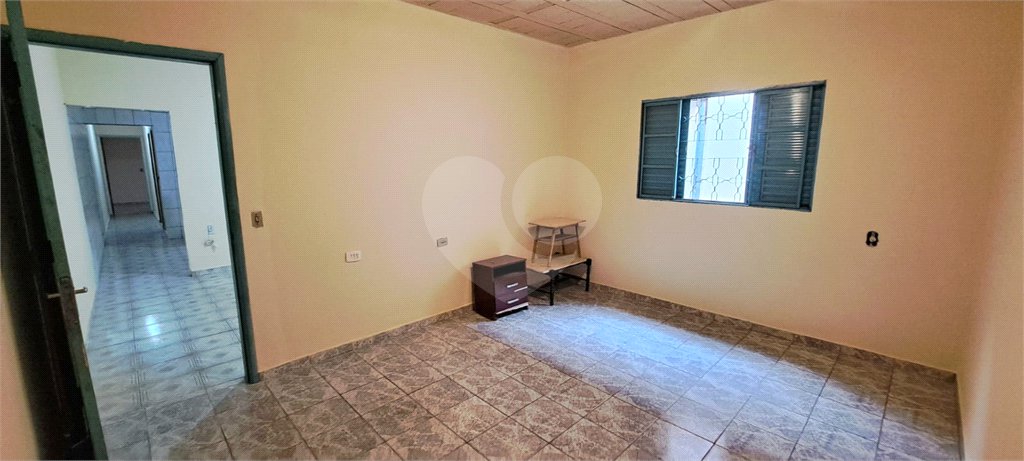 Casa ampla em bairro tranquilo – excelente oportunidade para morar ou investir!
