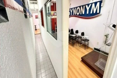 Prédio comercial com 322m², 8 salas, 3 banheiros, à venda no bairro Santo Antônio, São Caetano do Sul