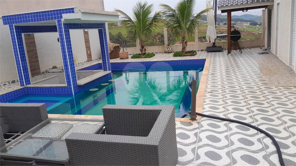 Chácara em Área Rural de Piracaia, com casa principal + 4 kitnets alugadas, excelente localização