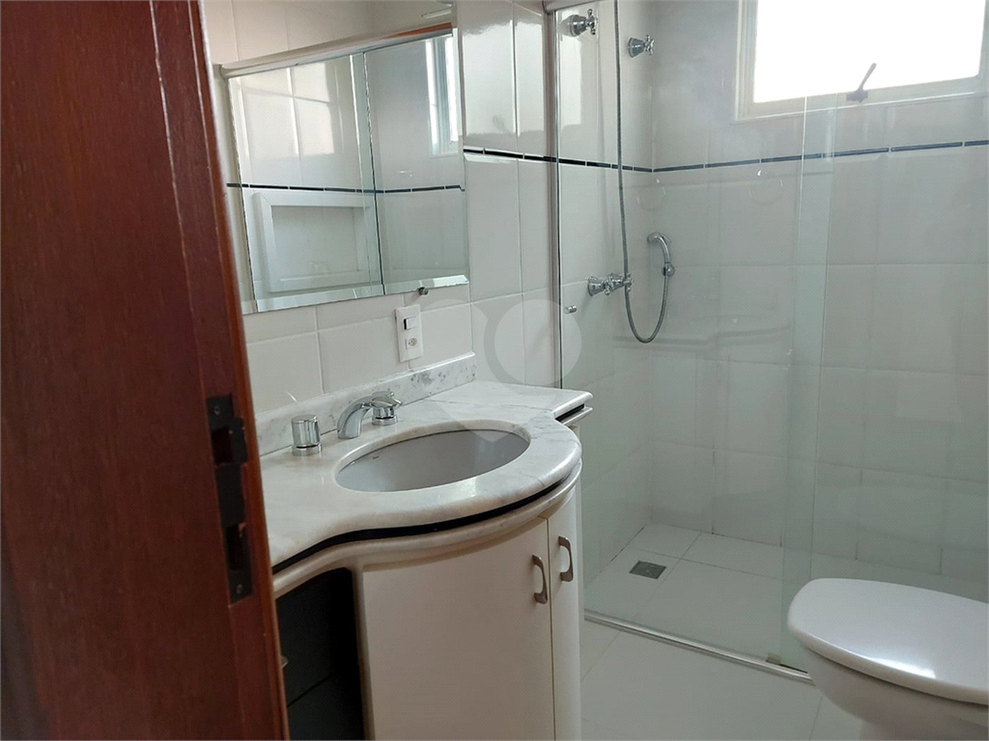 Casa charmosa e elegante localizada no deslumbrante Condomínio Villagio Capriccio Louveira SP