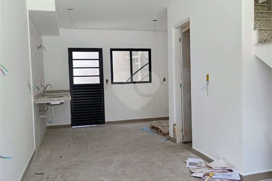 Casa à venda com 2 quartos no condomínio Vila Davos 2, São Paulo - SP