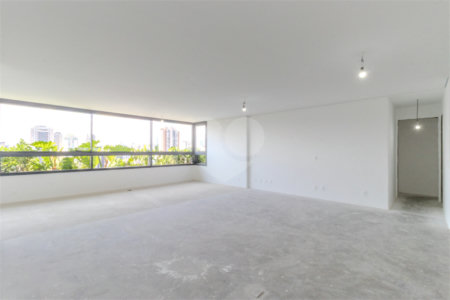 Apartamento à venda com 3 suítes em Campo Belo, São Paulo, SP