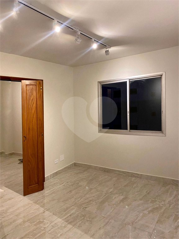 Apartamento 1 Dormitório à Venda na Rua Frei Caneca