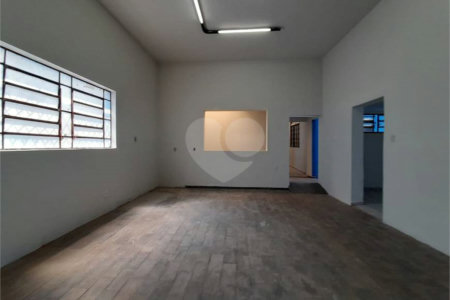 Casa Comercial no Centro.