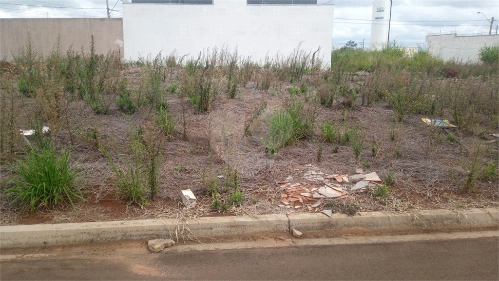 Lote no Jardim do Bosque, aceita financiamento ou aquisição de terreno e construção .