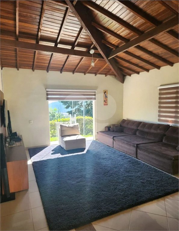 CASA EM CONDOMÍNIO FECHADO COM 220M² Área Construída e 1500m² de Area Total com 4 Suítes. Cond Village de Atibaia - Atibaia -Sp