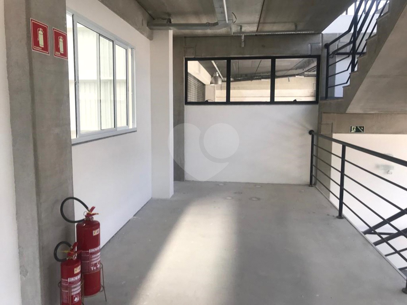 Galpão industrial com renda à venda em Cotia