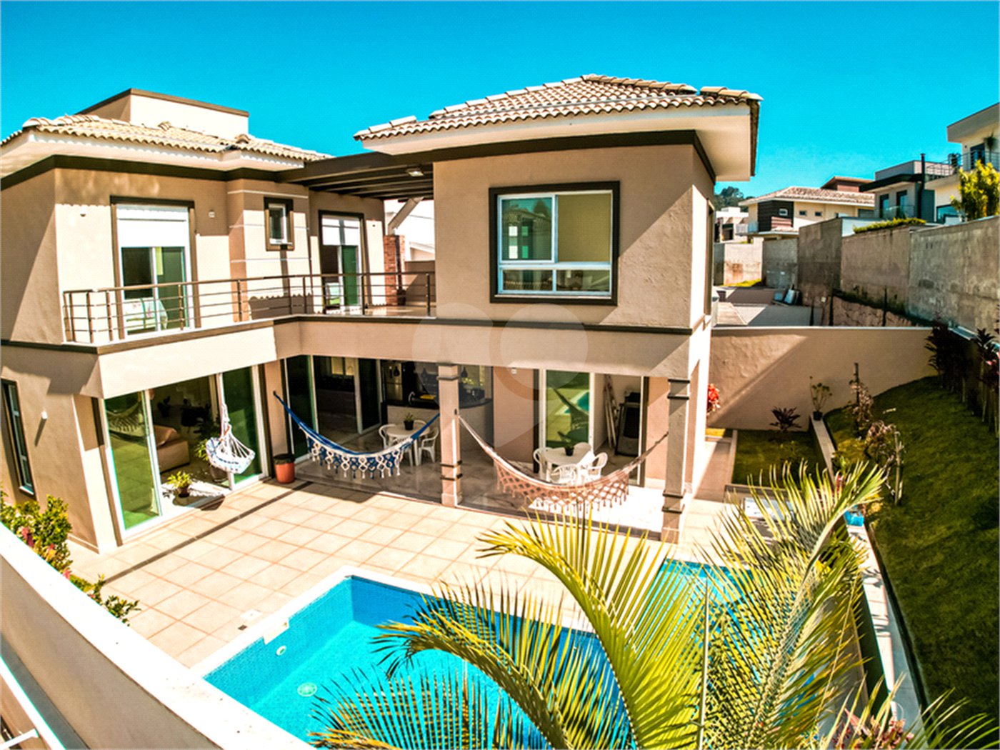 Sobrado à venda em Itupeva – 421,80 m² de terreno – 254,28 m² de área construída – 3 dormitórios – 4 banheiros – 4 vagas de garagem