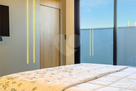 Indaiatuba - Quintas da Terracota - 1252 m² de terreno - casa térrea com 514 m² de área construída -3 vagas de garagem cobertas e 3 descobertas Lavabo - Sala de estar e jantar amplas e integradas - Escritório privativo - Cozinha toda equipada com geladeira, forno, micro-ondas, lava-louças,