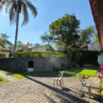 Casa com Piscina, Sauna e Edícula em Rua Arborizada no Tremembé