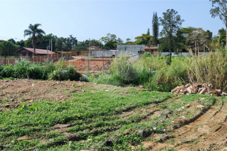 Terreno em Atibaia com 4.800 metros, pronto para construir, topografia plana, aceita financiamento