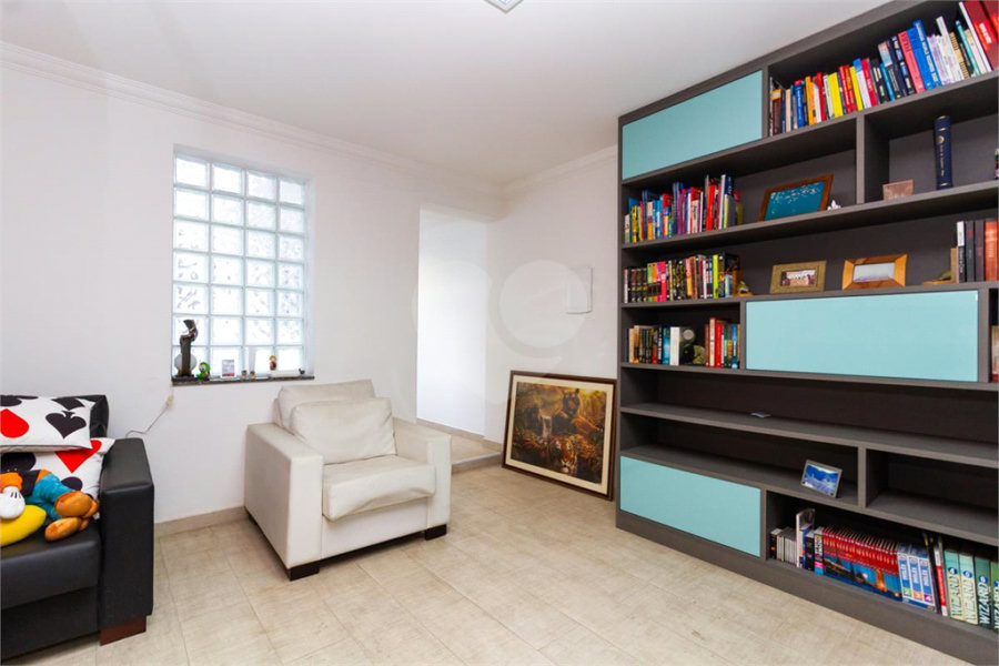 Casa Sobrado à venda com 342 m², 3 dormitórios, sendo 2 suítes, 4 vagas na Vila Mariana - São Paulo.