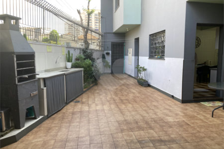Casa com 4 dormitórios na Saúde.