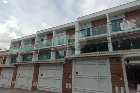 Sobrado à venda, 3 suítes, garagem, a 300 m do metrô Vila Matilde