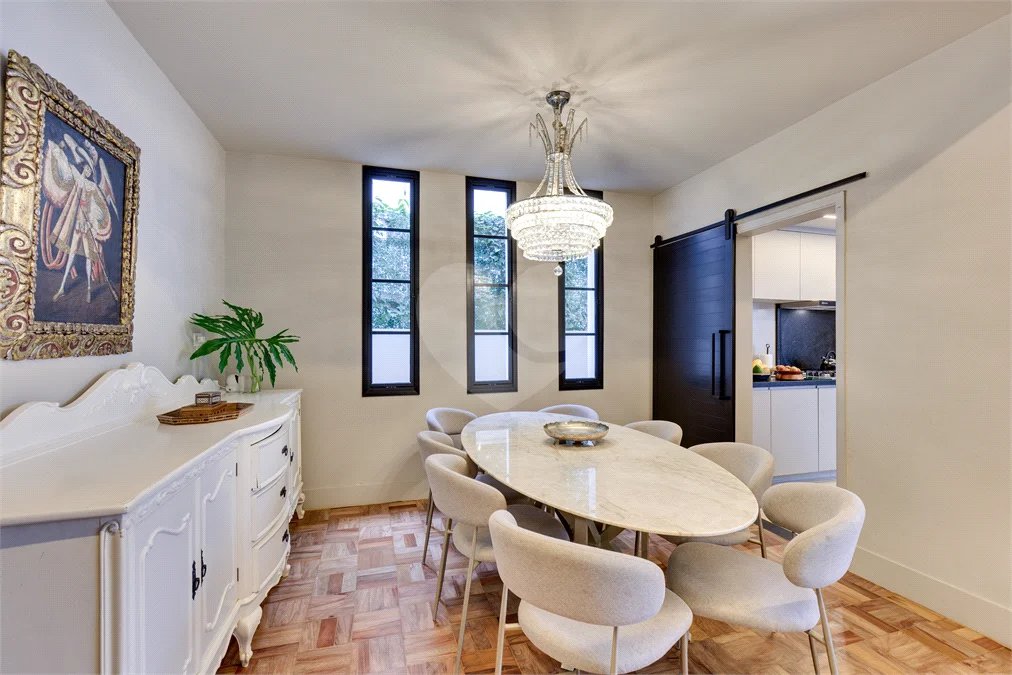 Casa de Vila à venda com 5 quartos, sendo 3 suítes, em Jardim Hípico, São Paulo, SP