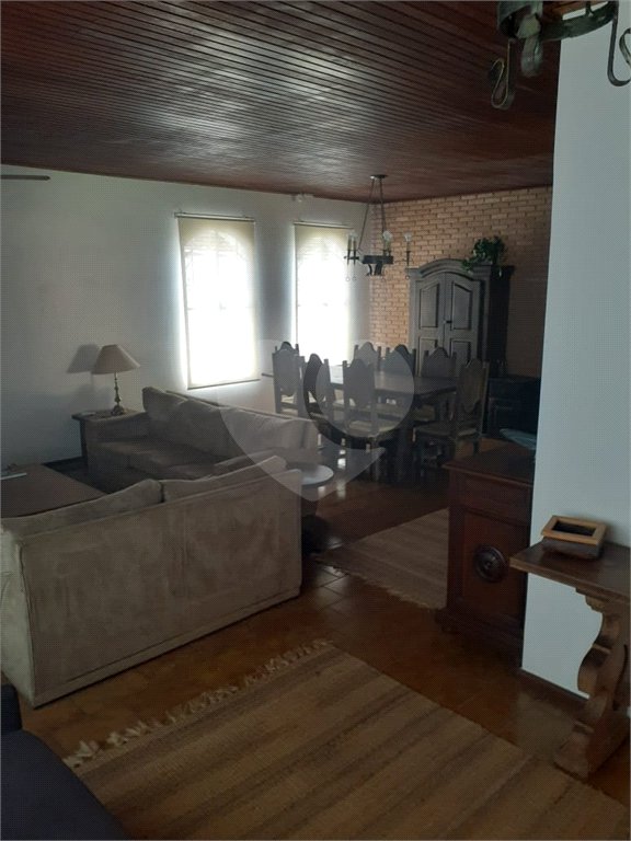 Casa Térrea com 3 quartos sendo 1 suíte. 1.400m² A/T. Jardim Floresta, Atibaia, SP