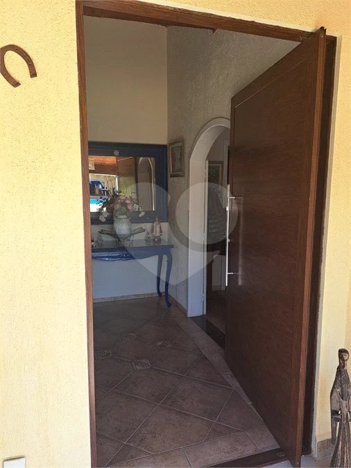 Casa Ampla com 5 Dormitórios, Piscina e Lazer Completo em Terreno de 1.260 m²