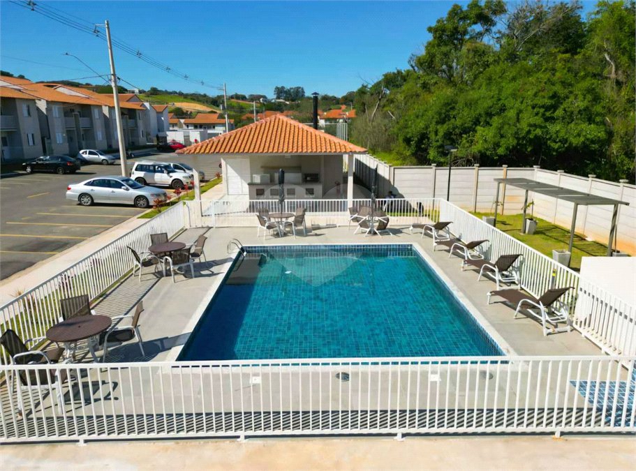 Indaiatuba - Sp - Vila Vic Florença - R$ 290.000,00 - Apartamento de 48m²,, no andar de cima, dois quartos, um banheiro, cozinha e sala, uma vaga de garagem. Condomínio fechado. Apartamento está do jeito que foi entregue . Area de lazer no condominio - Área do condomínio: Churrasqueira