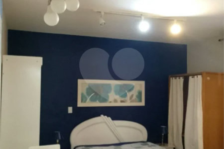 Apartamento Reformado à Venda – Localização Privilegiada!