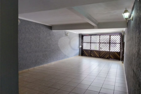 Casa com 324m², 4 dormitórios, sendo 1 suíte, 4 vagas, à venda no Jardim Las Vegas em Santo André.