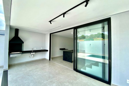 Casa à venda com 3 quartos, sendo 3 suítes, no condomínio Vila Giardino, Jundiaí - SP