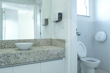 Lindo Salão Comercial para locação com 924m2 no Centro de Atibaia