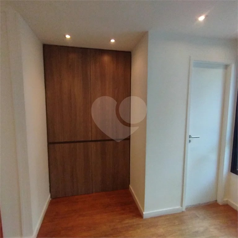 Sala comercial na Oscar Freire à venda Sala coml à venda na Oscar Freire OPORTUNIDADE Sala coml esquina. Rebouças