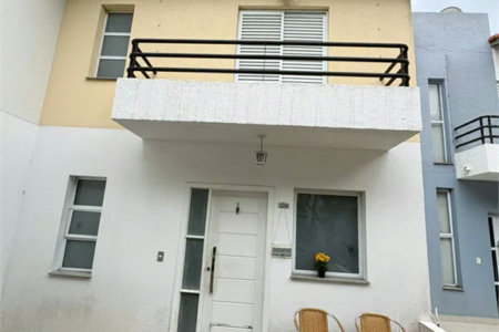 Casa à venda com 3 quartos, sendo 1 suíte, no condomínio New Village, Cotia - SP