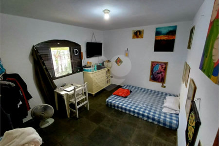Casa à venda em Atibaia com 5 dormitórios (1 suíte), piscina e área gourmet, 2 vagas garagem, avalia permuta e financiamento