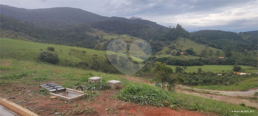 Terrenos de 300 metros em condomínio fechado e prontos para construir na região de Atibaia