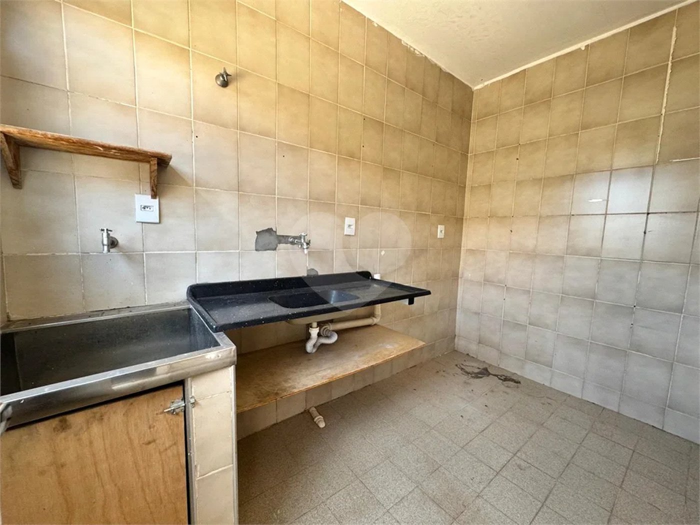 Imóvel Comercial para Venda e Locação no bairro Alto.